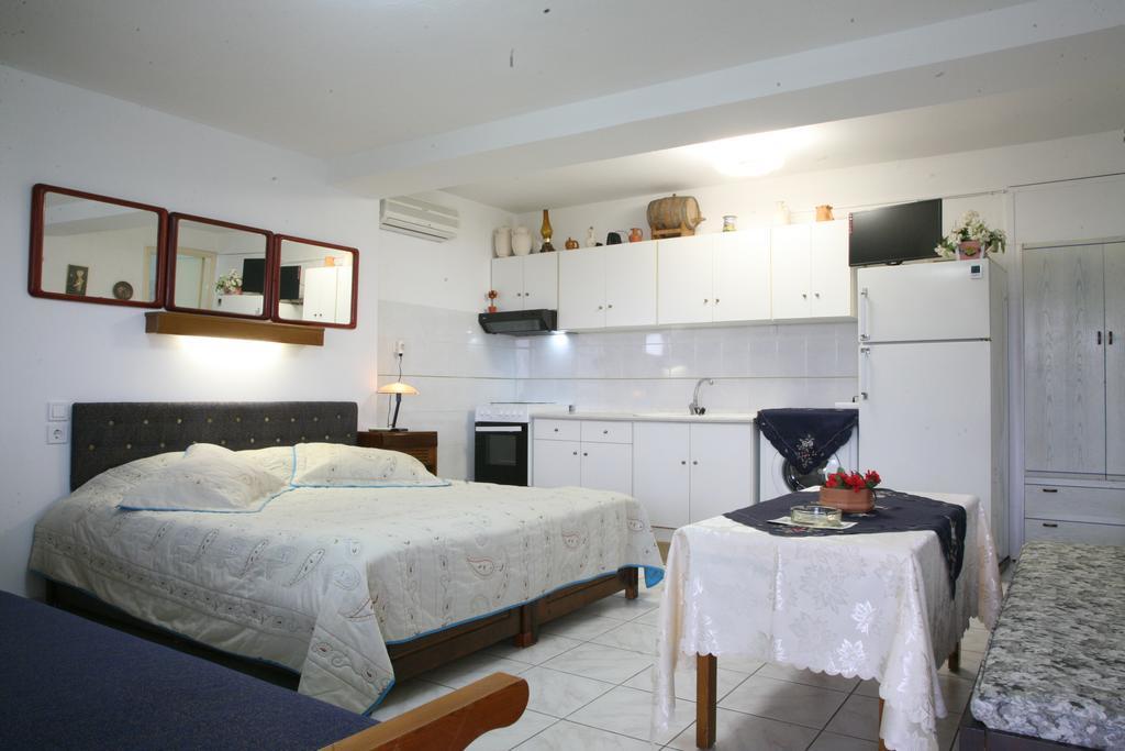 Aigli Apartments Néa Ankhíalos Exterior foto